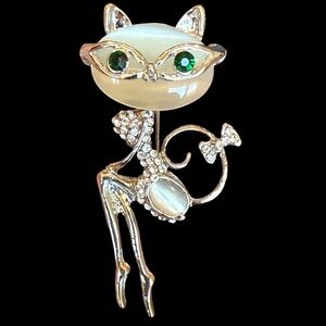 Adorable Silver Tone Secretary Kitty Cat White Cabochon Rhinestone Brooch Pin